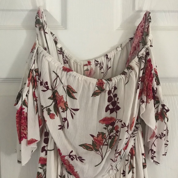 White OFF THE SHOULDER Dress🌸 - Picture 3 of 6